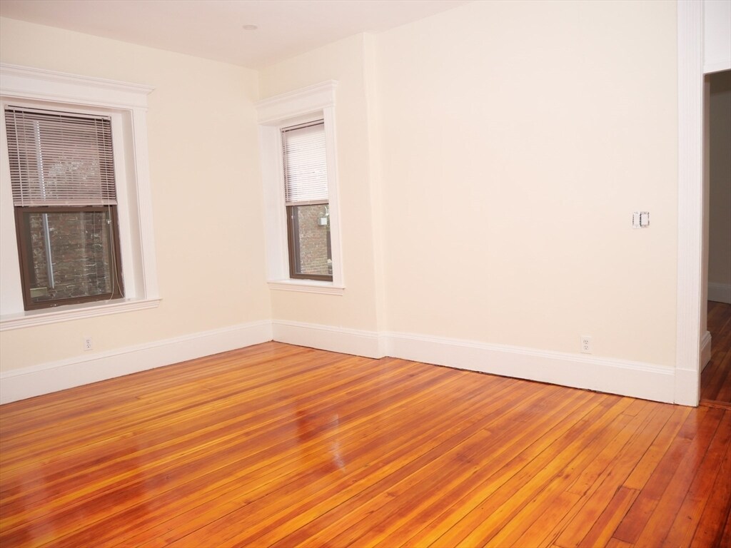 Primary Photo - 1378 Beacon St