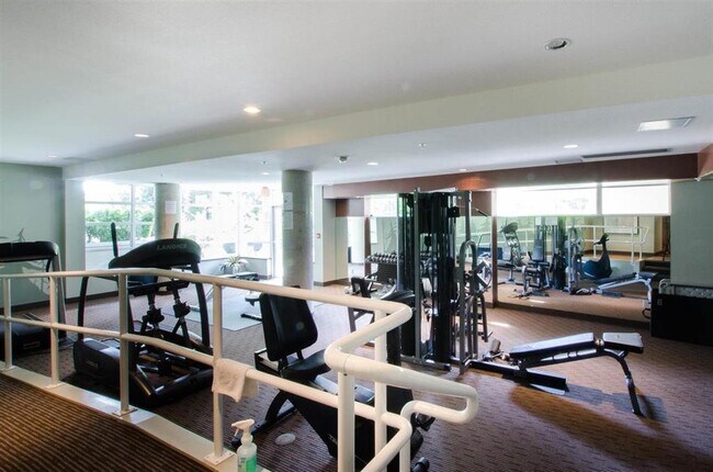 Photo du bâtiment - 9266 University Crescent