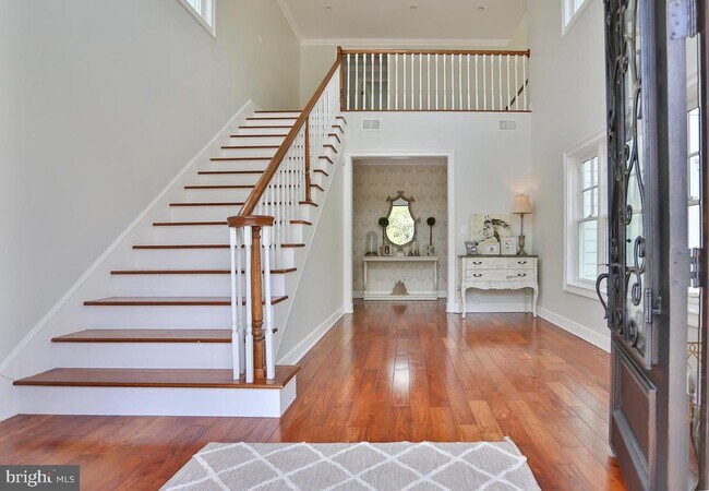 Foto del edificio - 6329 Linway Terrace