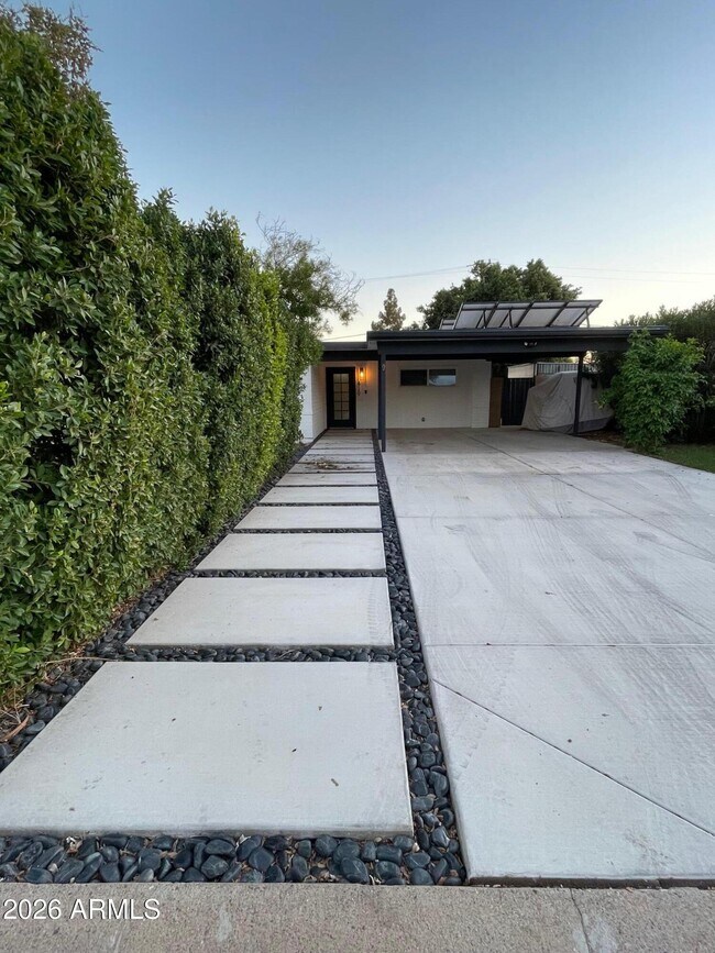 Foto del edificio - 429 W Flower St