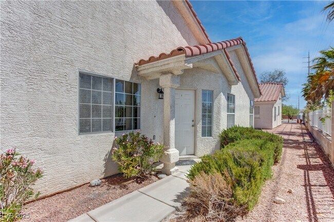 Foto del edificio - 5694 Snow Drop St