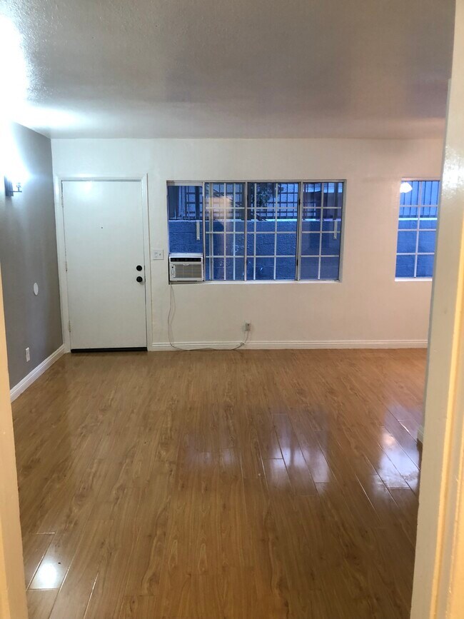 Living Room - 1216 N Las Palmas Ave