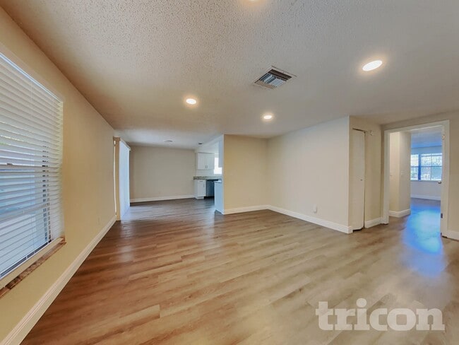 Foto del edificio - 15936 Winding Dr