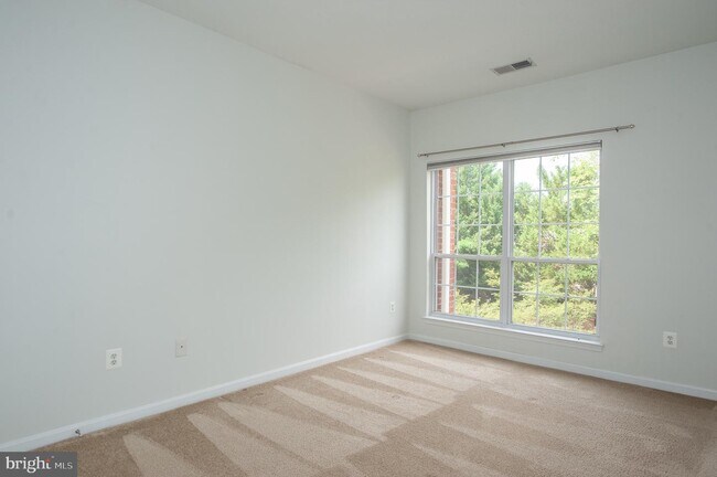 Building Photo - 4850 Eisenhower Ave