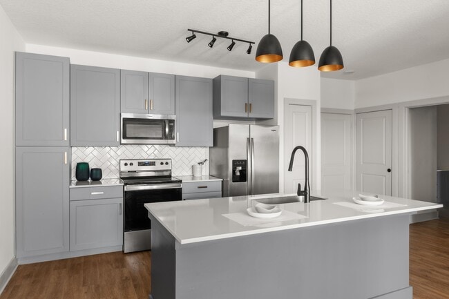 C244230_TheMenlo_UNIT1309_Kitchen2_5 - The Menlo