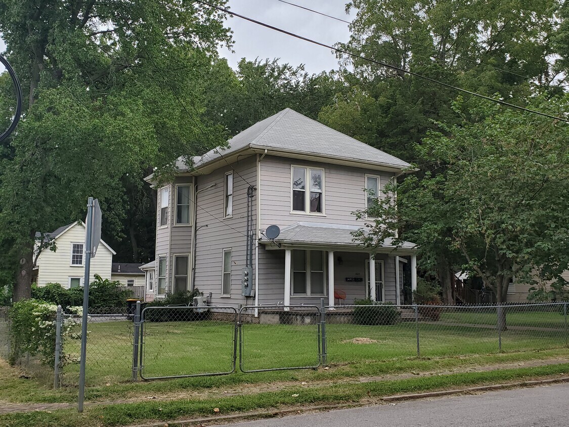 Primary Photo - 1605 N Missouri Ave