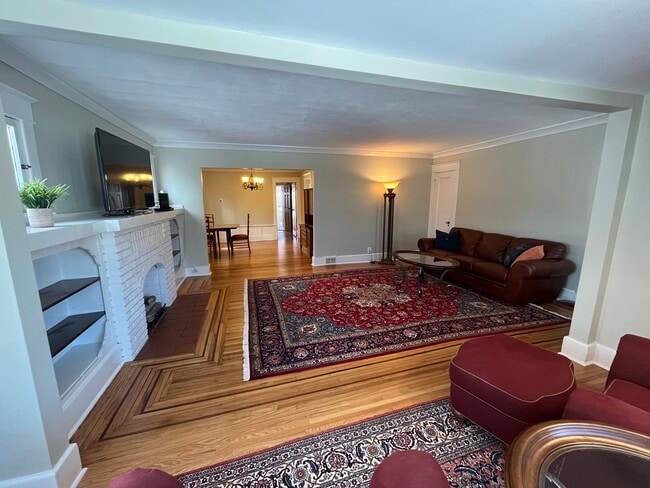 Building Photo - 203 Lovering Ave
