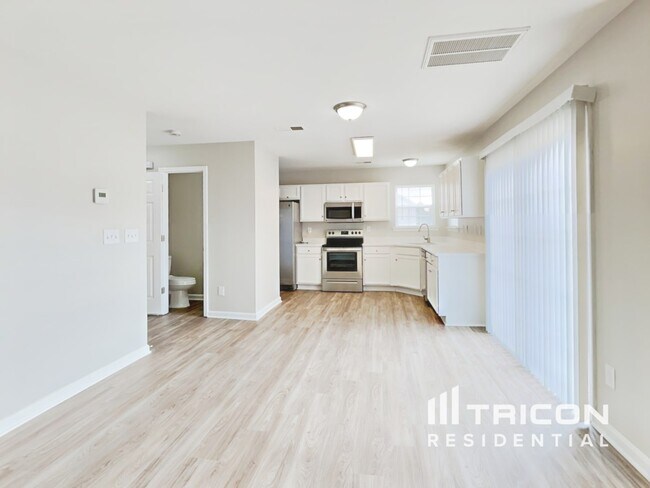Building Photo - 5028 Hildreth Court