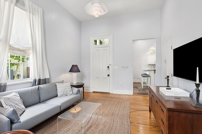 Foto del edificio - 6222 Laurel St