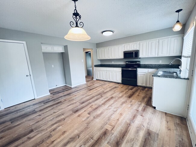 Foto del edificio - 2102 Richwood Dr