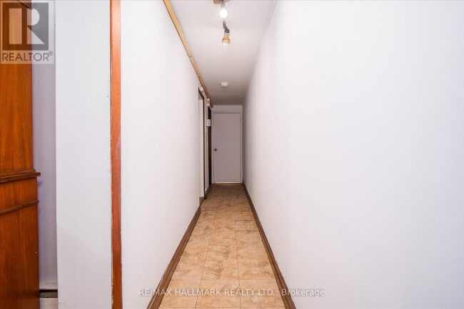 Building Photo - 224 Pickering St