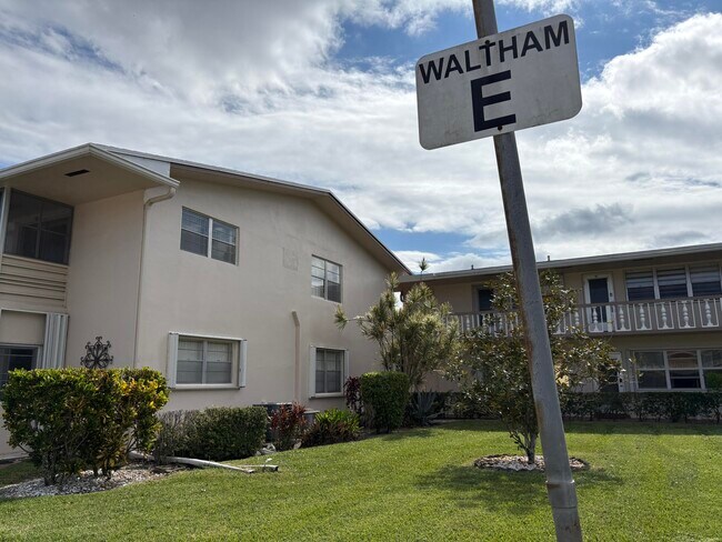 Foto del edificio - 113 Waltham E