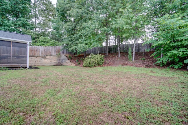 Building Photo - Spacious 4 BR, 2 BA Home On Quiet Cul de Sac, Private Fenced Backyard, Community Pool