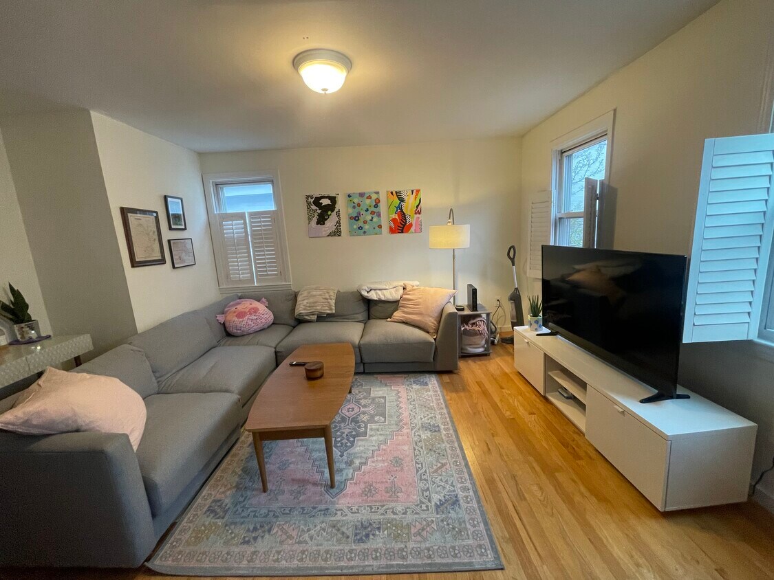 Foto principal - 254 W 3rd St