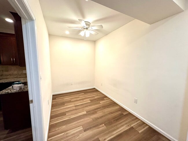 Foto del edificio - 8405 Dogwood Rd