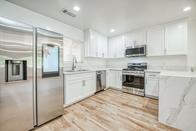 Building Photo - 2109 Tulare St