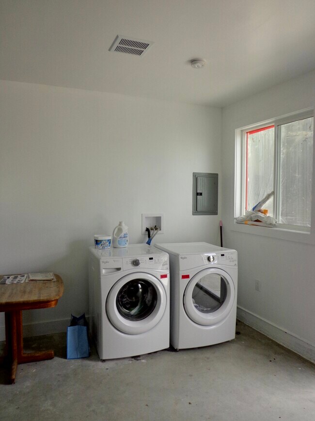 Laundry room - 100 Carolina St