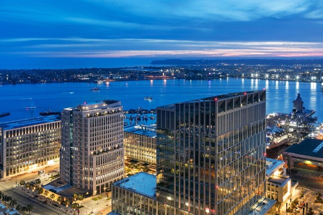 Building Photo - Electra 37th Floor with Sweeping Views