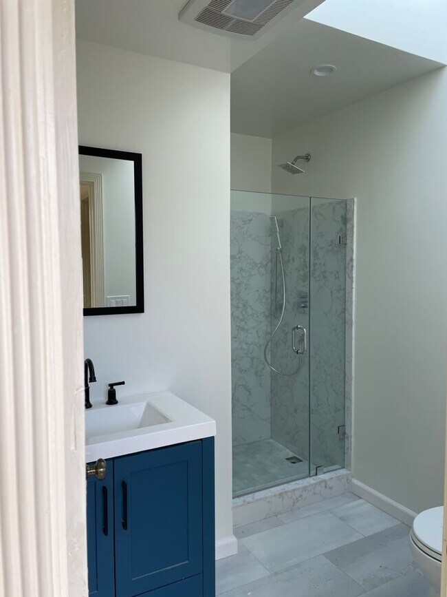 Building Photo - 2482 38th Ave