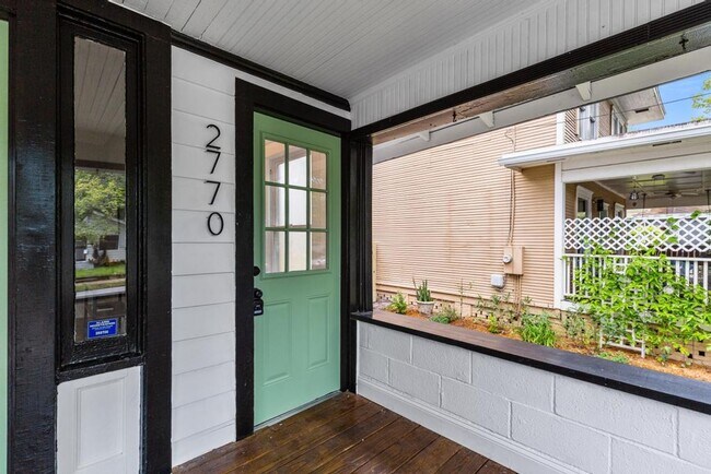 Foto del edificio - 2768-2770 College St