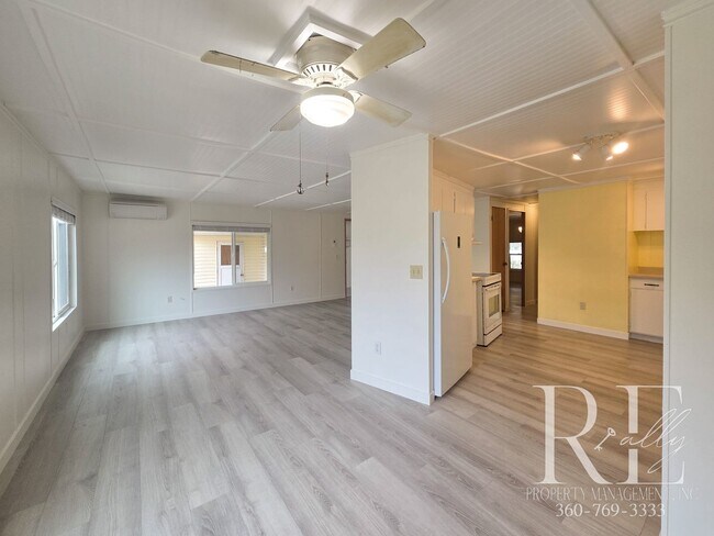 Foto del edificio - Private Beach Access – Bright, Breezy Livi...