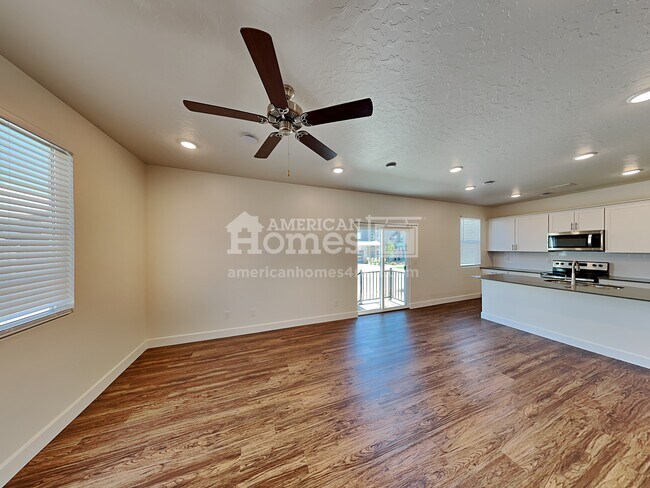 Foto del edificio - 6685 Mountain Maple Drive