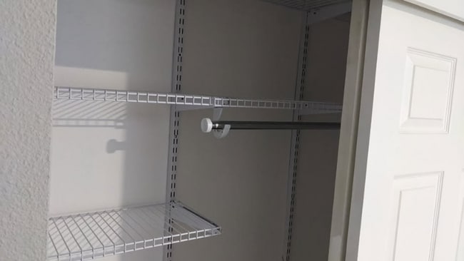 Foto del edificio - 3661 McKee Rd