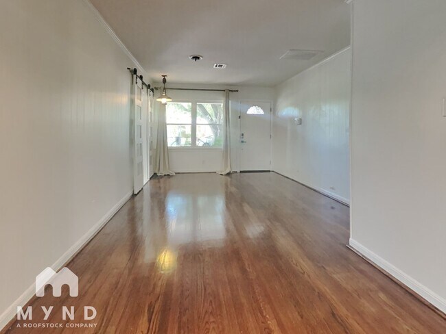 Foto del edificio - 6907 Schiller St