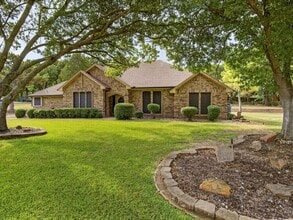 Building Photo - 1013 Alamo Dr