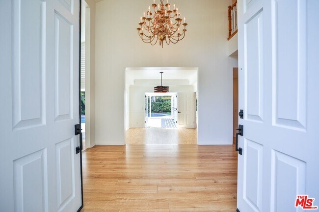 Building Photo - 1405 Floresta Pl