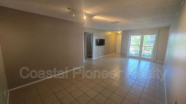 Building Photo - 12921 126th Terrace N