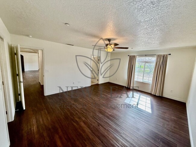 Building Photo - 4 Bedroom home on Private lot in PHELAN CA