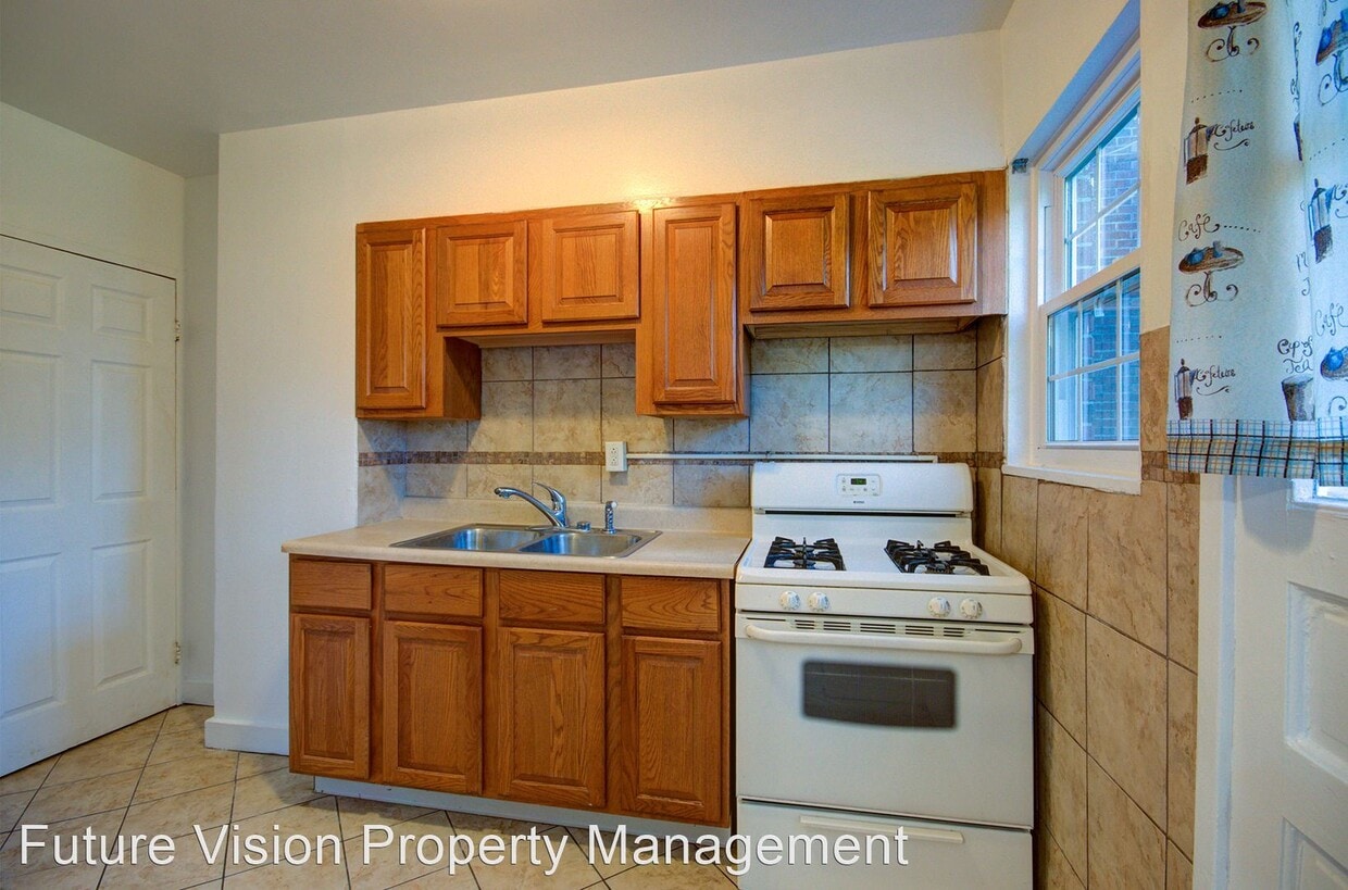 Primary Photo - 3 br, 1.5 bath House - 905 N Prairie Ave