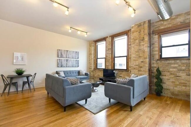 Building Photo - 1755 N Damen Ave