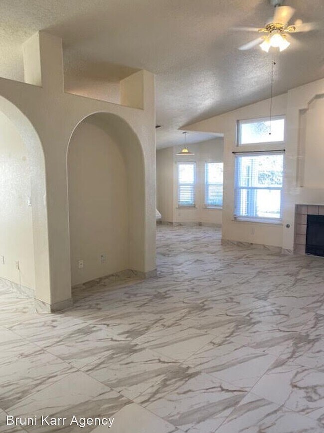 Building Photo - 3 br, 2 bath House - 815 Glacier Bay St SE