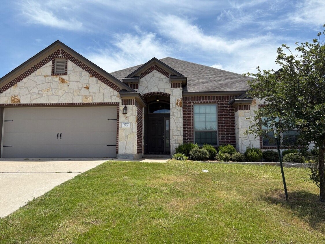 Foto principal - 615 Cross Dr.