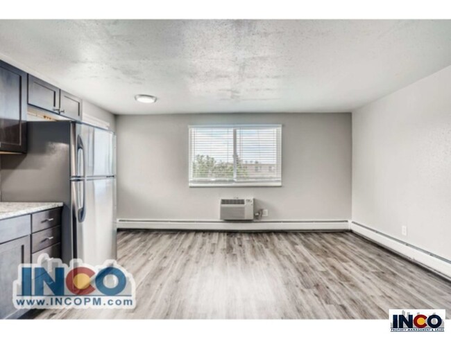 Building Photo - Convenient location! 2 bed 1 bath Apartmen...