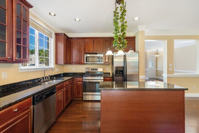 Foto del edificio - One of a Kind Custom 4 Bedroom, 2.5 Bath Beauty in Durham!