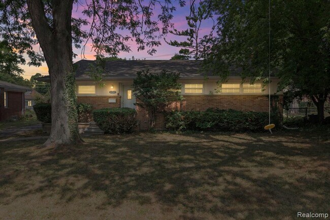 Building Photo - 16940 W 13 Mile Rd