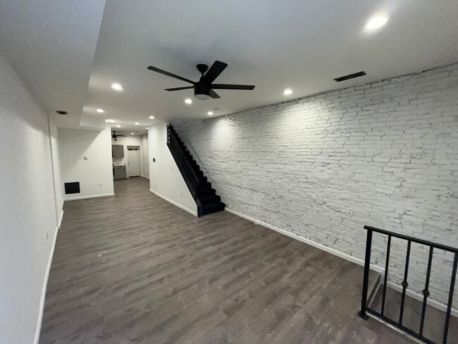 Building Photo - 2142 Penrose Ave