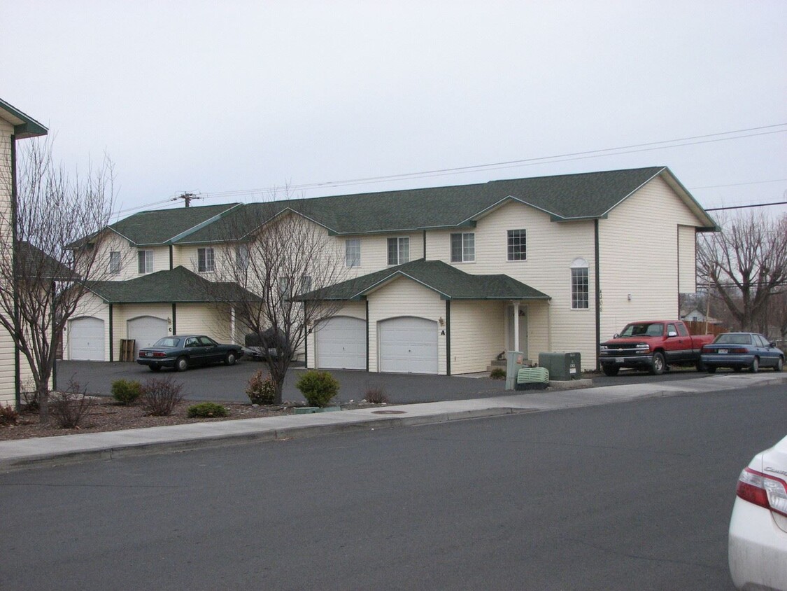 Primary Photo - 1306 S Skyline Dr