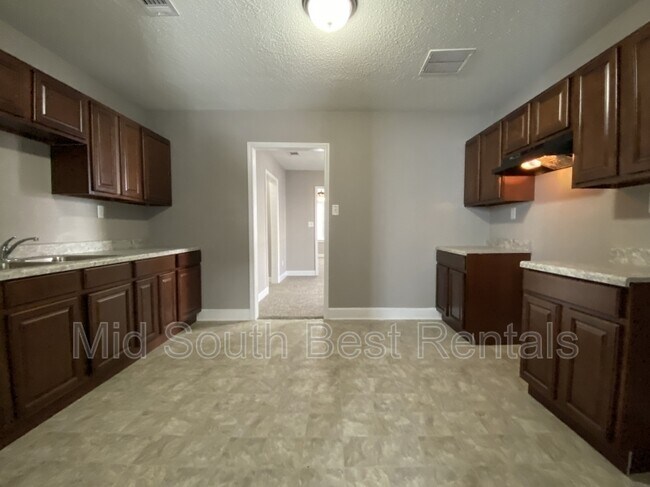 Building Photo - 1645 Shadowlawn Blvd