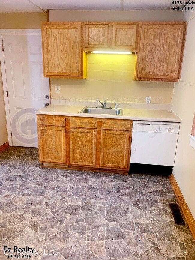 Building Photo - 3 br, 1 bath House - 4135 Lewis Ave