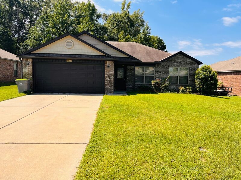 Primary Photo - 1137 Meadows Edge Dr