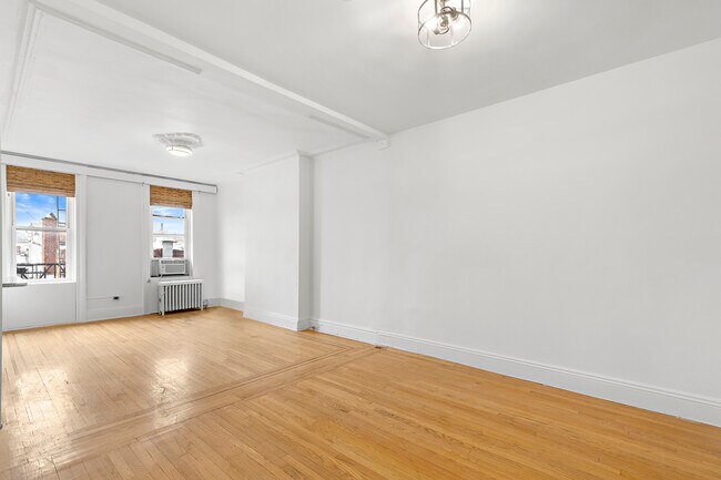 Foto del edificio - 1032 Washington St