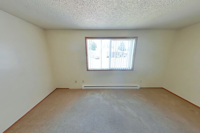 Building Photo - 2 Bedroom Apartment ~ Close to Campus