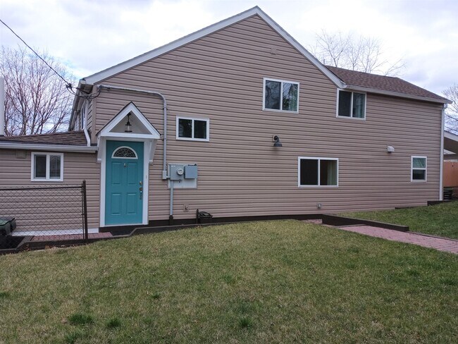 Closeup of House - 14 High St