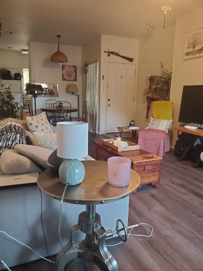 Foto del edificio - 2409 W Slaughter Ln