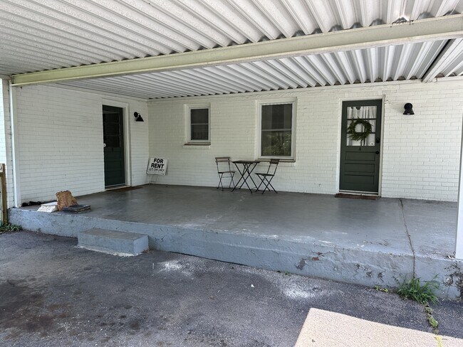 Building Photo - 607 Broadmoor Dr