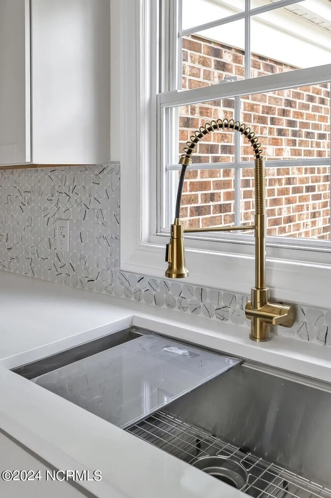 Building Photo - 204 S Harris St